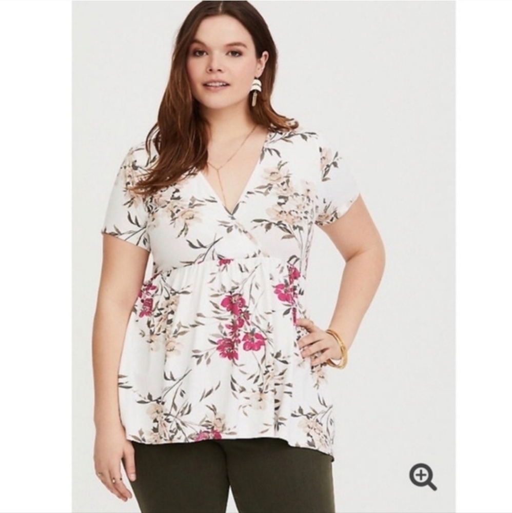 Torrid super soft knits white floral v neck Flowy top 4